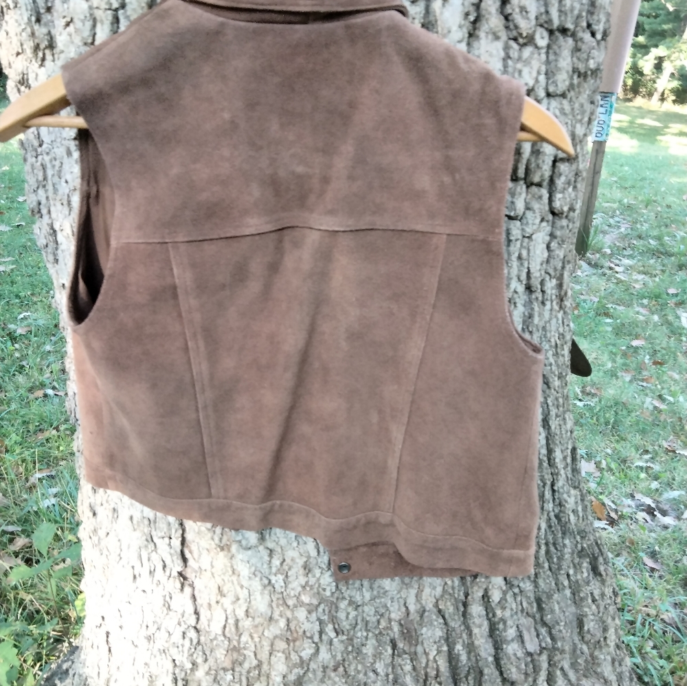 ⬇️ Price Drop!⬇️ Agapo Suede Vest in size PM - Picture 2 of 4